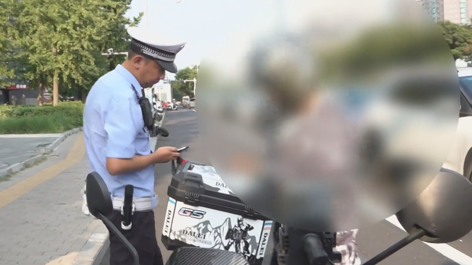 北京交警严查电动自行车、摩托车假牌套牌违法 北京交警严查电动自行车、摩托车假牌套牌违法