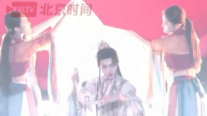 刘宇的《壁上观》美出了新高度! 刘宇的《壁上观》美出了新高度!