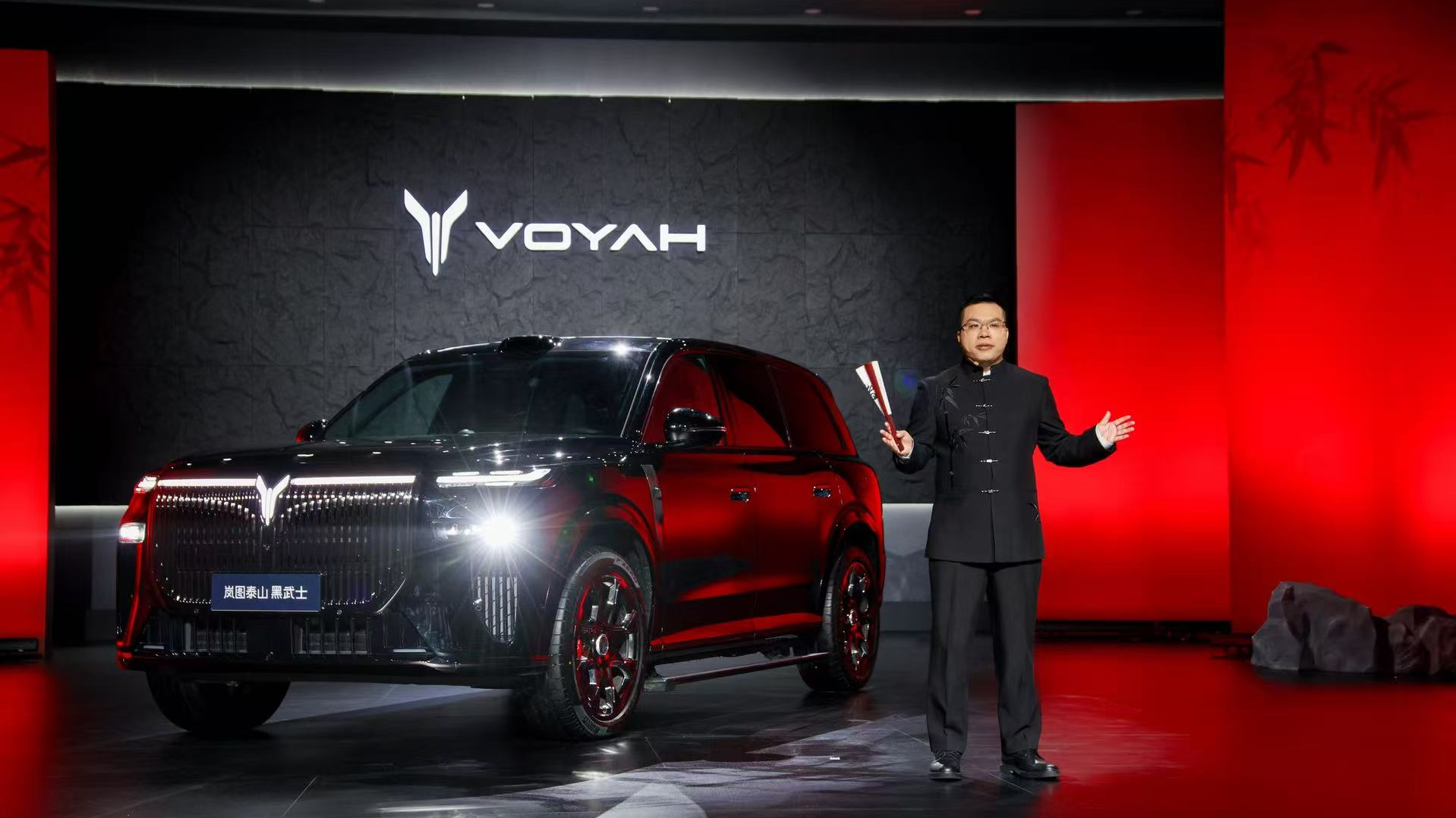 岚图泰山 Ultra 交付 黑武士上市 树立智驾新标杆 岚图泰山 Ultra 交付 黑武士上市 树立智驾新标杆