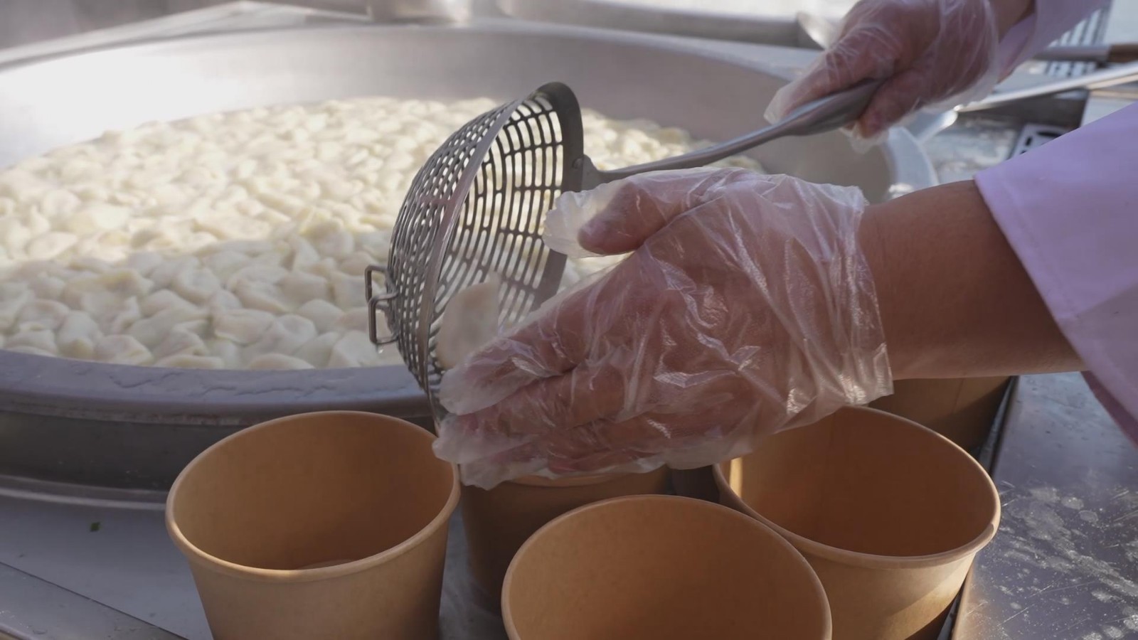 小年暖聚饺香传情 平谷区举办“千人饺子宴”