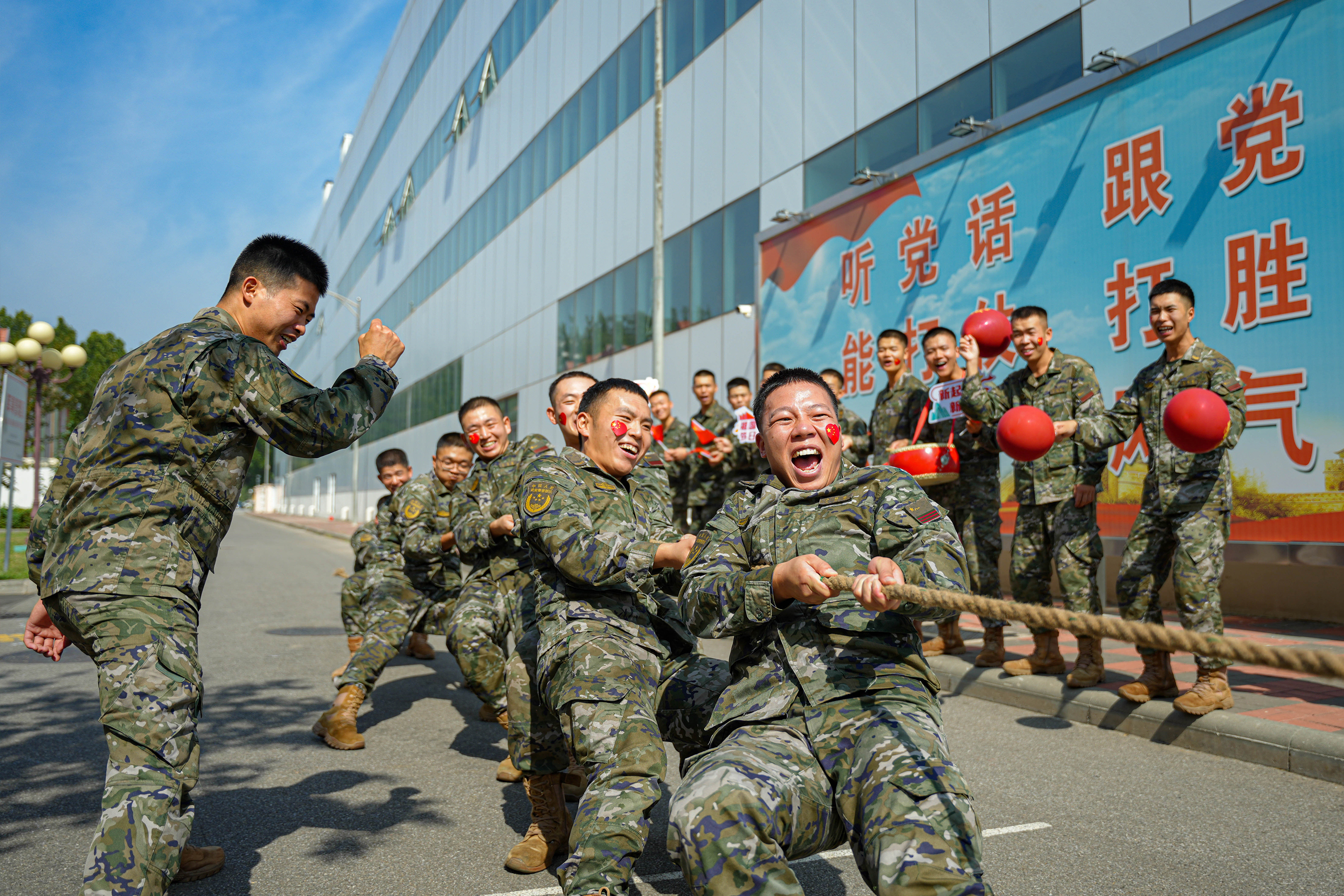 国庆假期里的多彩军营 国庆假期里的多彩军营