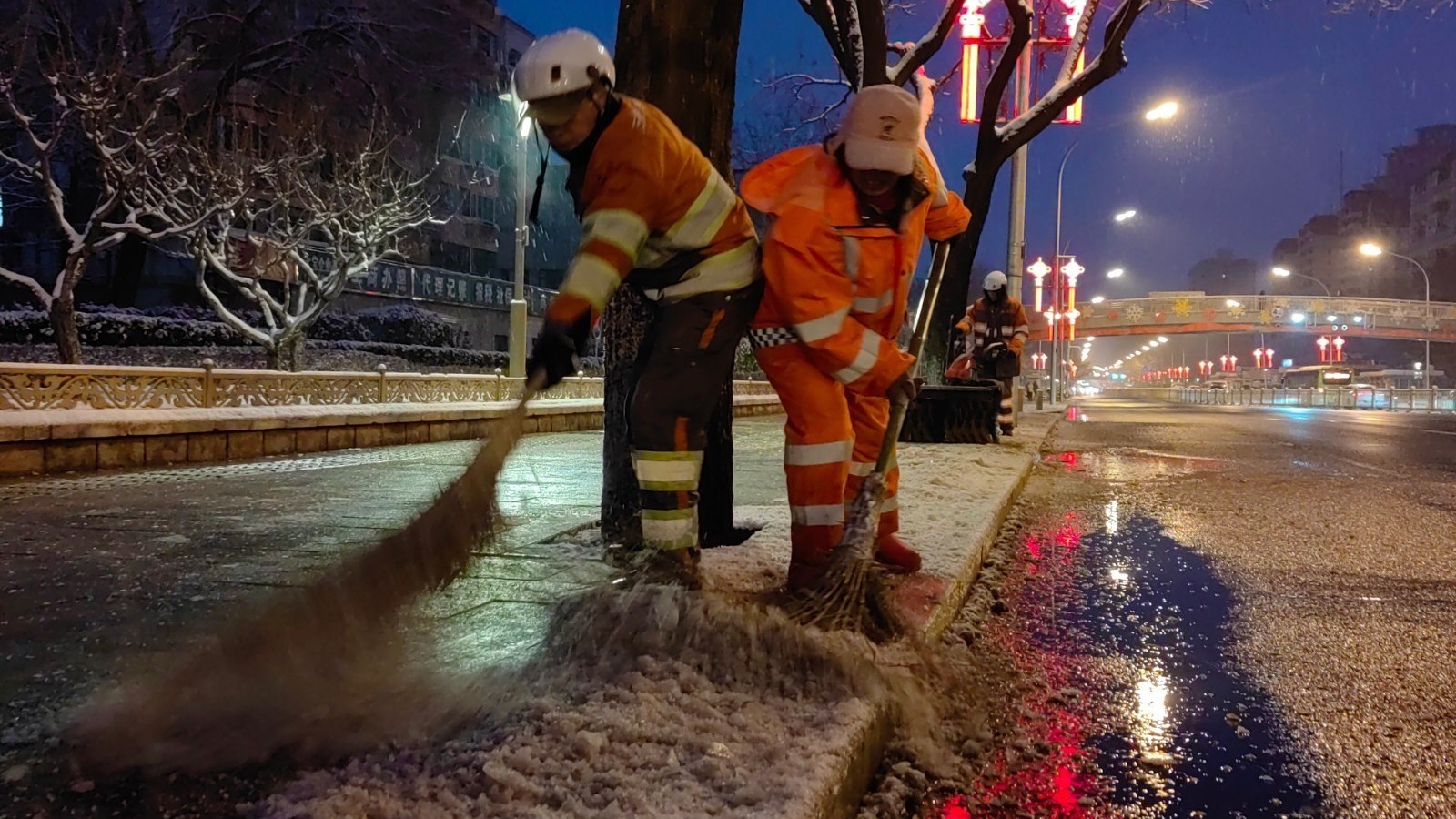 雪情就是命令!石景山区扫雪铲冰在行动! 雪情就是命令!石景山区扫雪铲冰在行动!