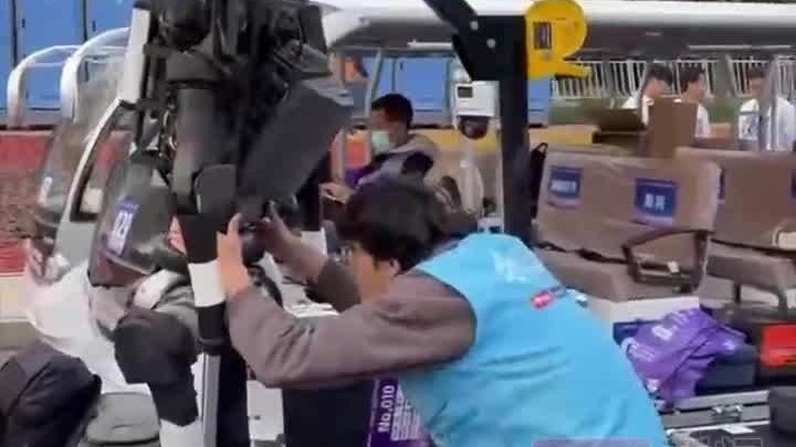 北京亦庄机器人半马开跑倒计时！凌晨五点半机器人运动员们陆续进场
