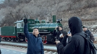 大学生探访百年京张铁路,青龙桥站老站长寄语:希望青年学子积极为国家建设做贡献 大学生探访百年京张铁路,青龙桥站老站长寄语:希望青年学子积极为国家建设做贡献