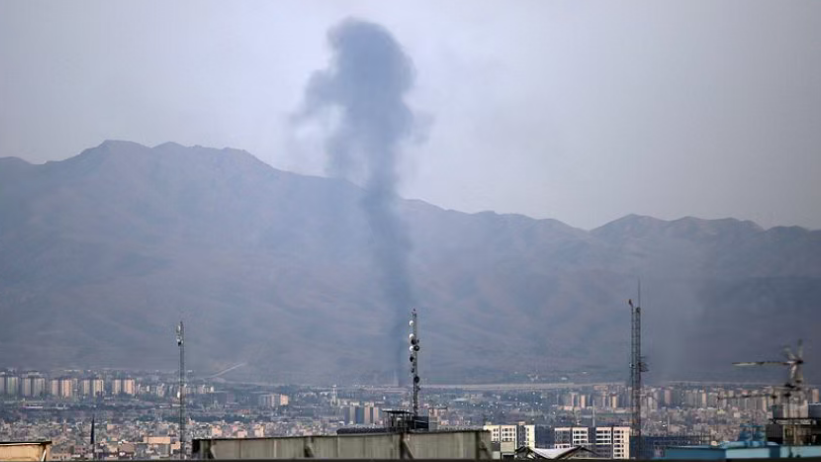 以军称出动数十架战机空袭伊朗导弹储存设施 以军称出动数十架战机空袭伊朗导弹储存设施