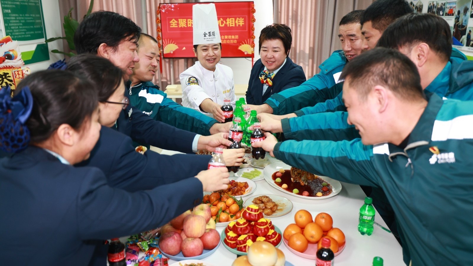 快递小哥年夜饭吃什么? 快递小哥年夜饭吃什么?