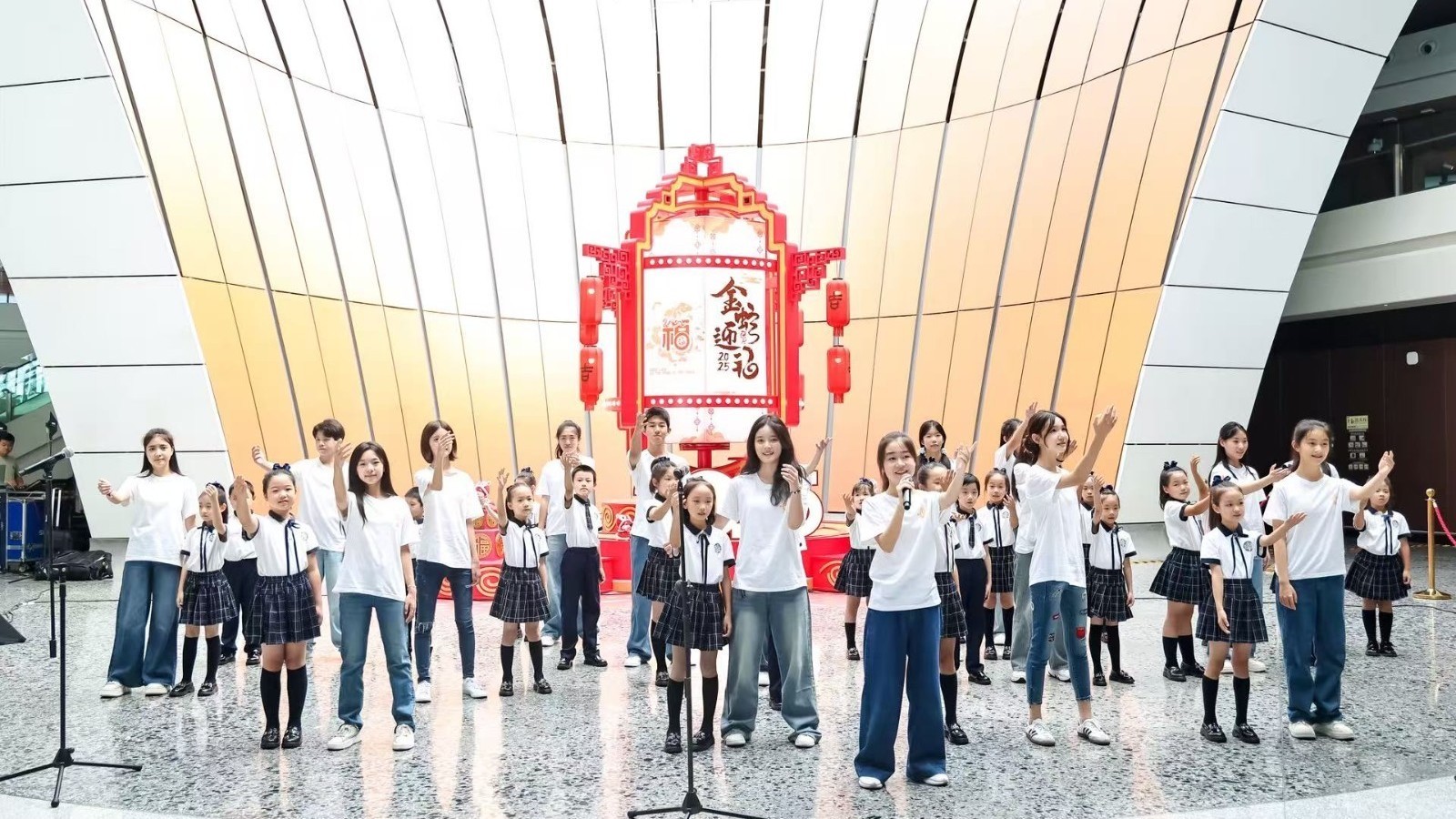 大兴机场“暑期音乐节”好戏连台 童声合唱温暖候机时光