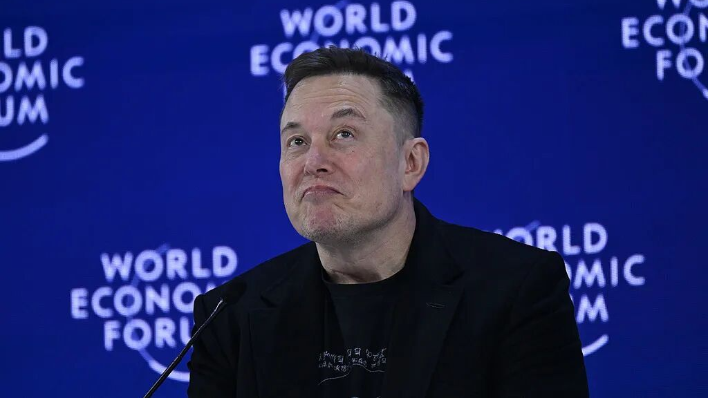 马斯克甩谐音梗，暗讽特朗普