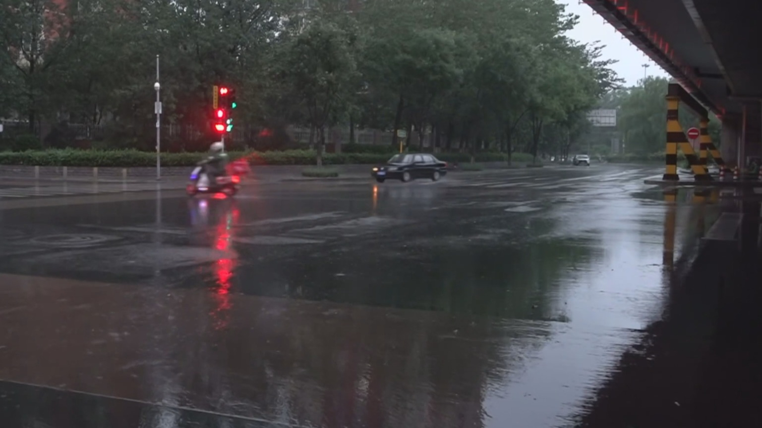 雷电暴雨预警解除 未来三天仍然雨水频繁