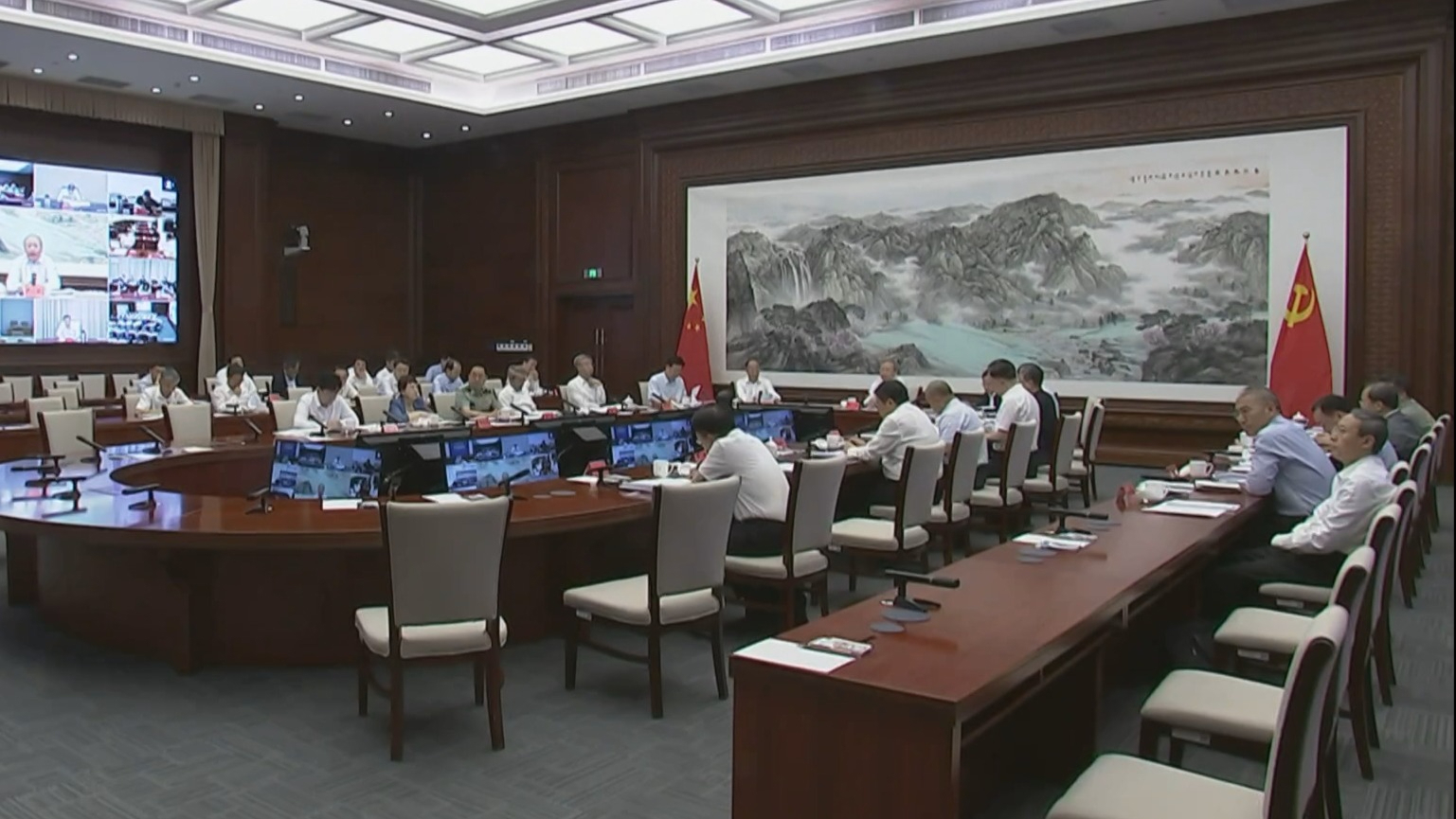 市委召开月度工作点评会 尹力主持并点评 殷勇李秀领魏小东游钧参加