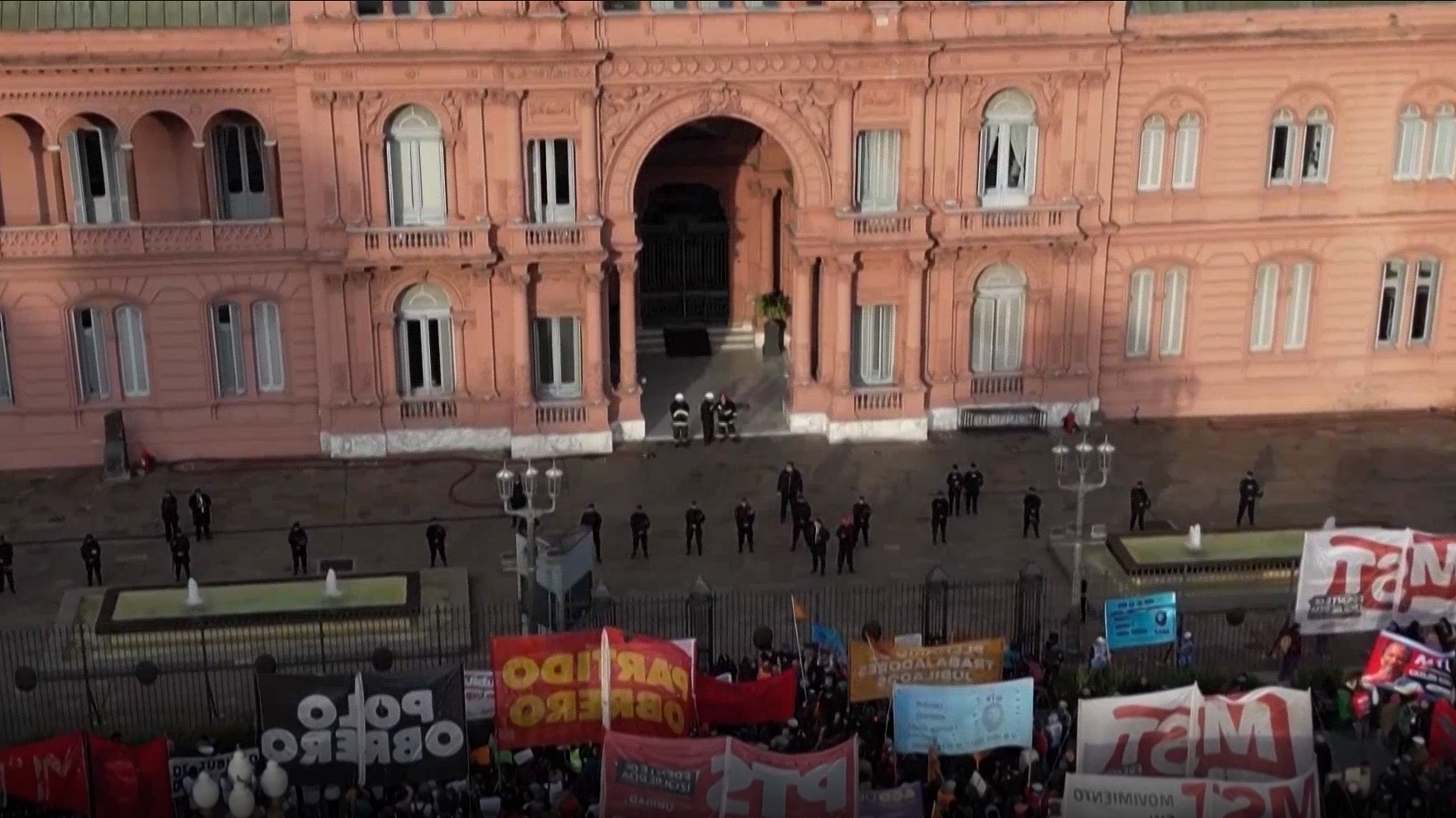 只涨130元（人民币）退休金被否决  阿根廷街头出现抗议示威