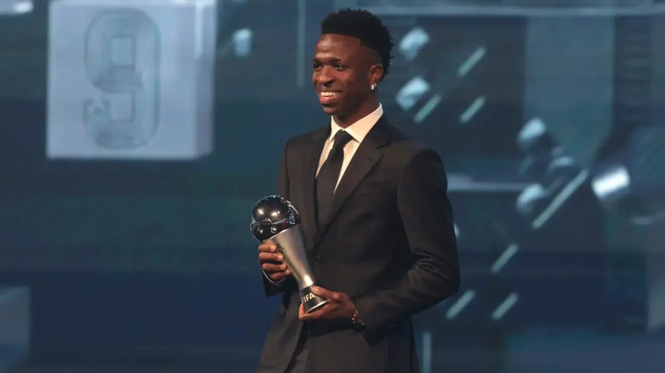 首位00后 维尼修斯当选2024国际足联年度男足最佳球员 首位00后 维尼修斯当选2024国际足联年度男足最佳球员