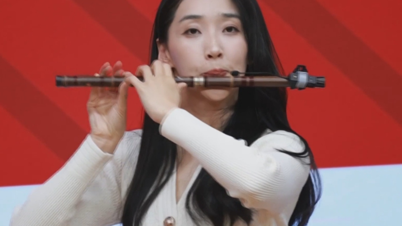 青年竹笛演奏家孙楚泊为养老院老人演出 青年竹笛演奏家孙楚泊为养老院老人演出