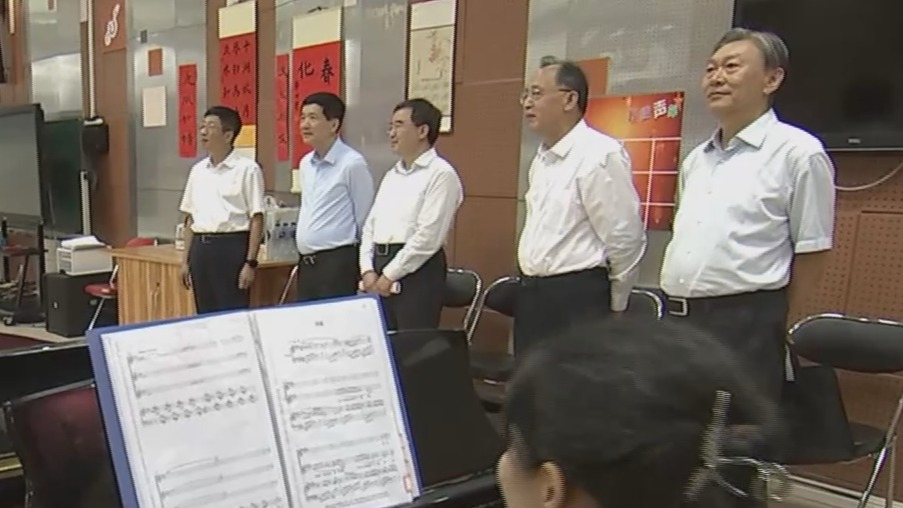 魏小东在教师节来临之际到学校调研并看望慰问教师