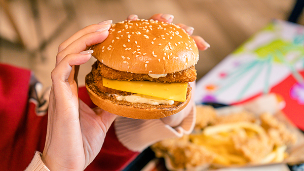 麦当劳“1+1 随心配”涨价:双吉汉堡涨至14.9元 麦当劳“1+1 随心配”涨价:双吉汉堡涨至14.9元