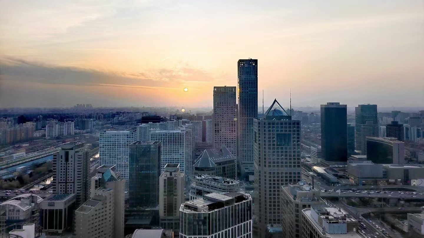 今天北风劲吹 大风蓝色预警中 白天最高气温6℃