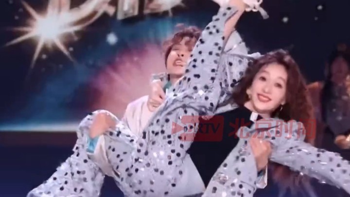 王濛团《普通Disco》舞台点燃全场！
