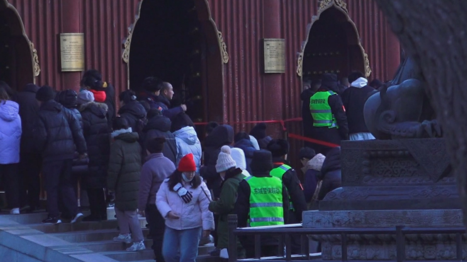 福满京城 春贺神州|大年初一早七点 近4万人到雍和宫祈福 福满京城 春贺神州|大年初一早七点 近4万人到雍和宫祈福