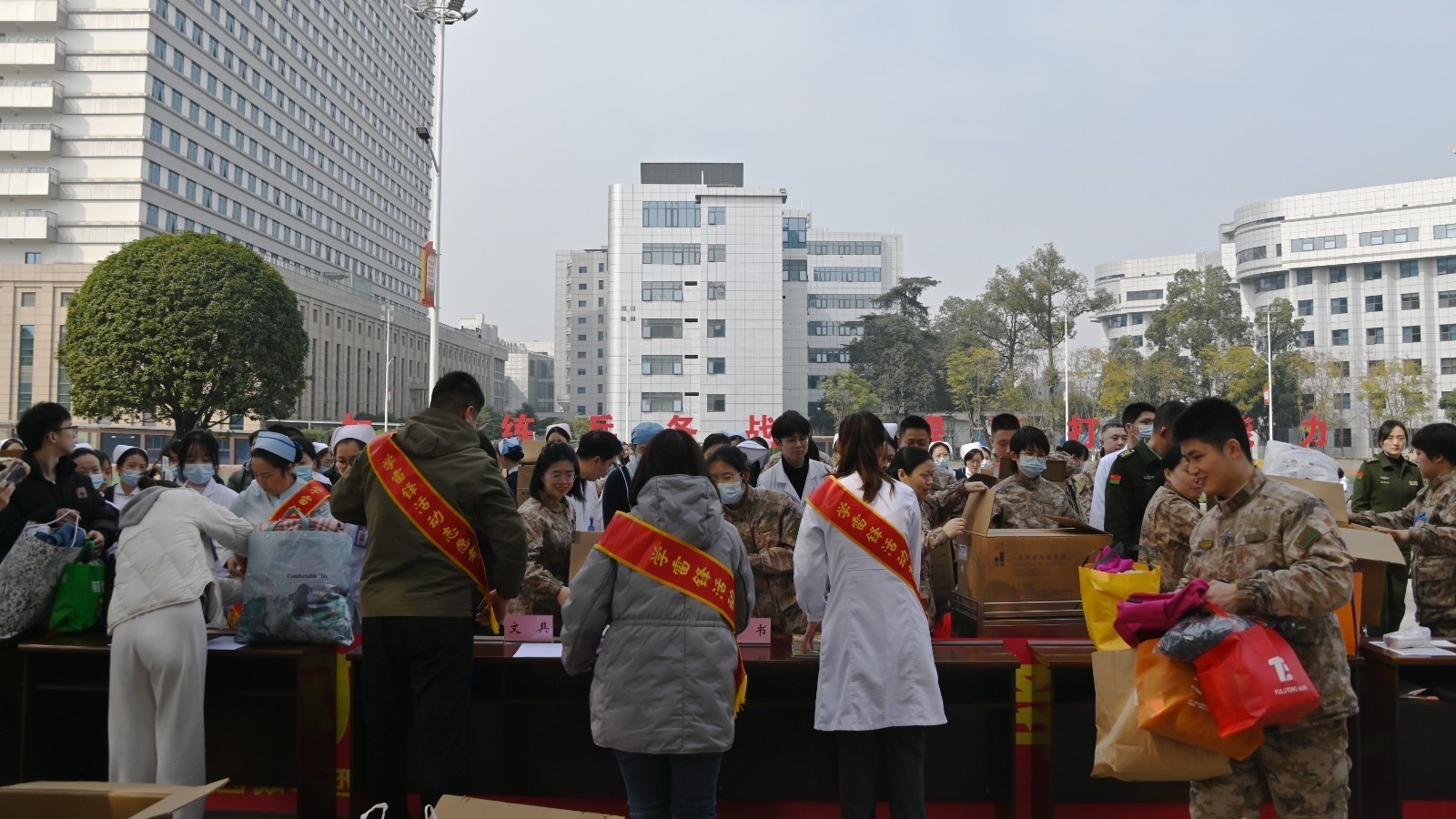 西部战区总医院:爱心向高原,续写春天的故事 西部战区总医院:爱心向高原,续写春天的故事