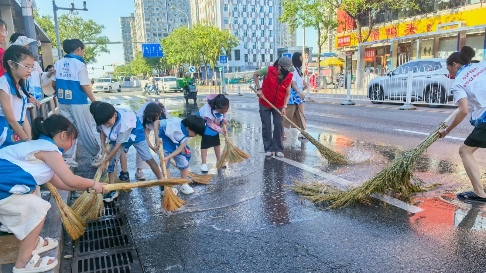 北苑街道“苑宝观察团”：暴雨中的“一米视角”与治理新实践
