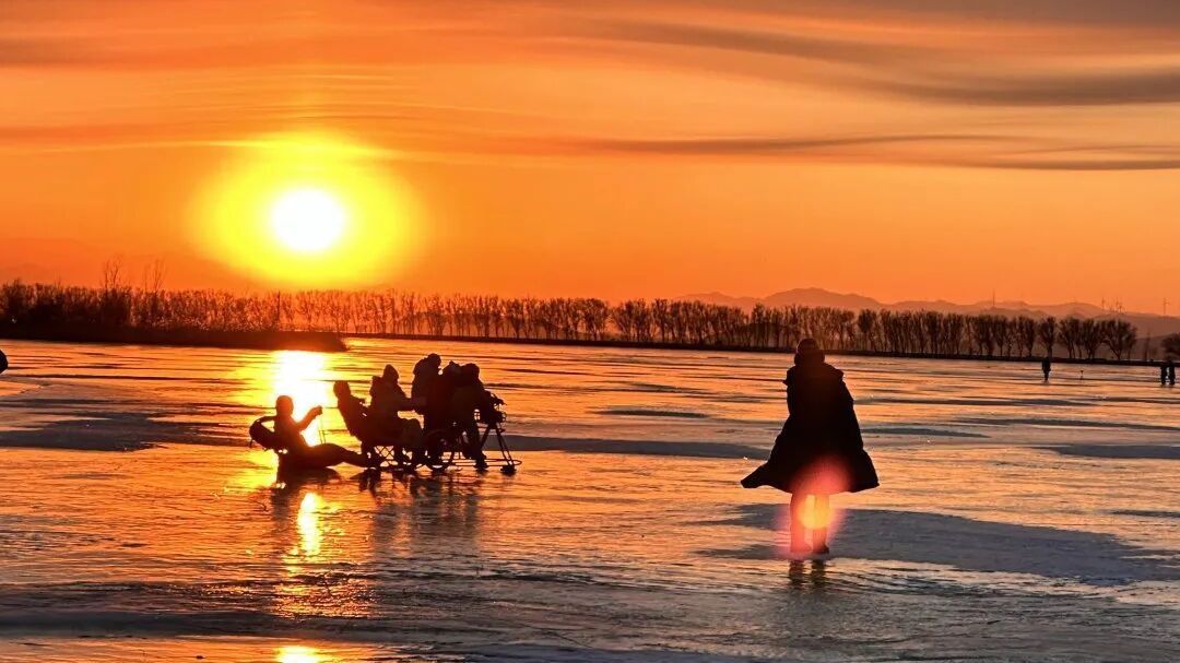 北京最大天然冰场，看冰封落日，享火爆私厨，大学生这么玩免门票！