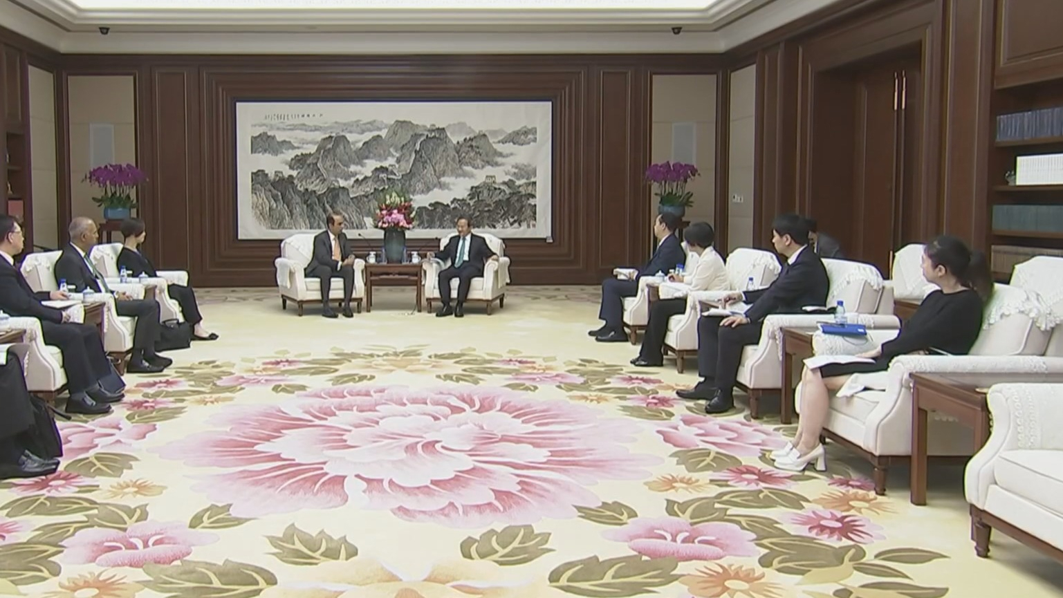 殷勇会见英国保诚集团首席执行官