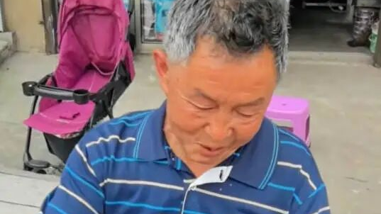 满满父爱！老父亲背8个土鸡蛋给儿子接考，湘潭大学暖心发声