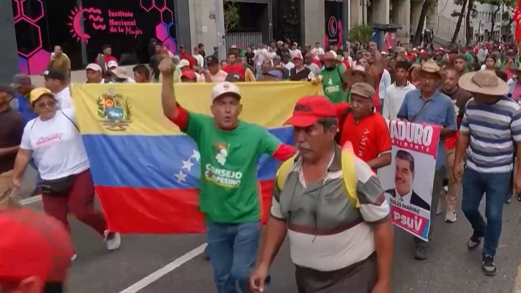 委民众继续集会 要求释放马杜罗夫妇