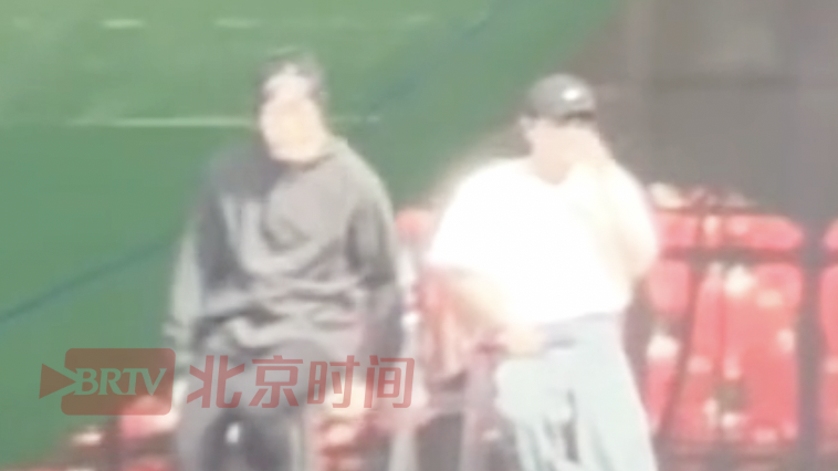 有网友分享在鸟巢外偶遇听到周深参与五月天演唱会彩排 有网友分享在鸟巢外偶遇听到周深参与五月天演唱会彩排