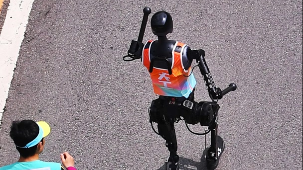 每个字都是我们写的！12个创意字打开2026年北京市政府工作报告