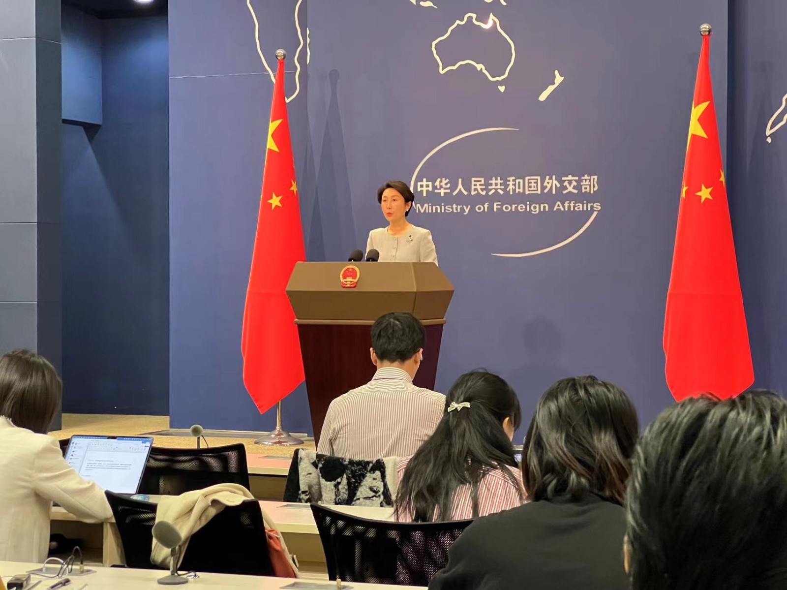 联合国人权理事会通过中国牵头提交的决议外交部介绍情况