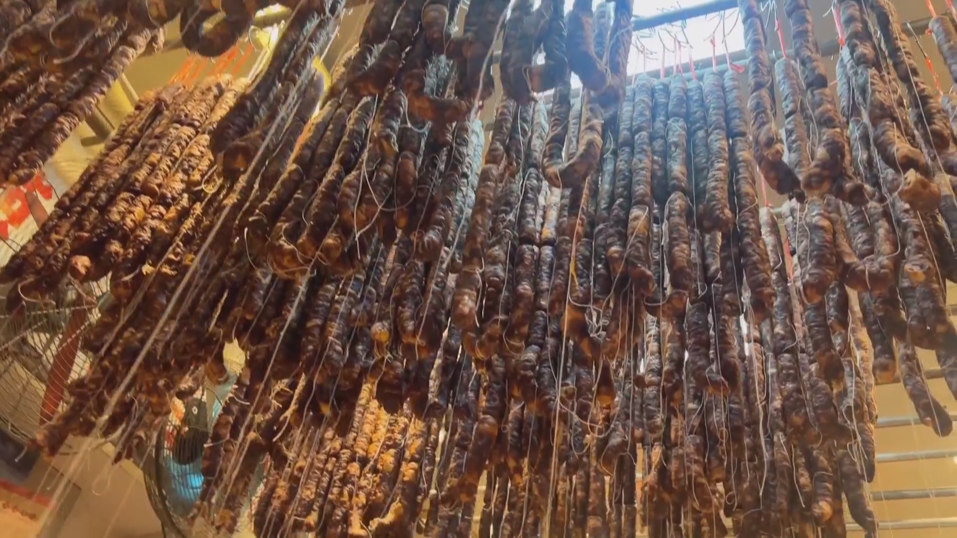 腊味飘香!成都“香肠一条街”忙起来了 腊味飘香!成都“香肠一条街”忙起来了