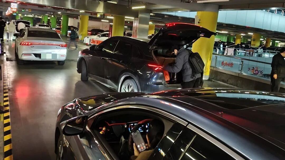 网约车深夜拥堵？大兴机场回应：将转场扩容升级...... | 问后