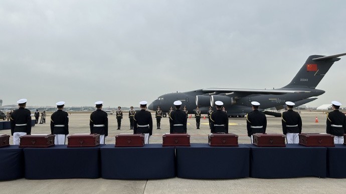 第十三批在韩中国人民志愿军烈士遗骸交接仪式在韩国仁川国际机场举行