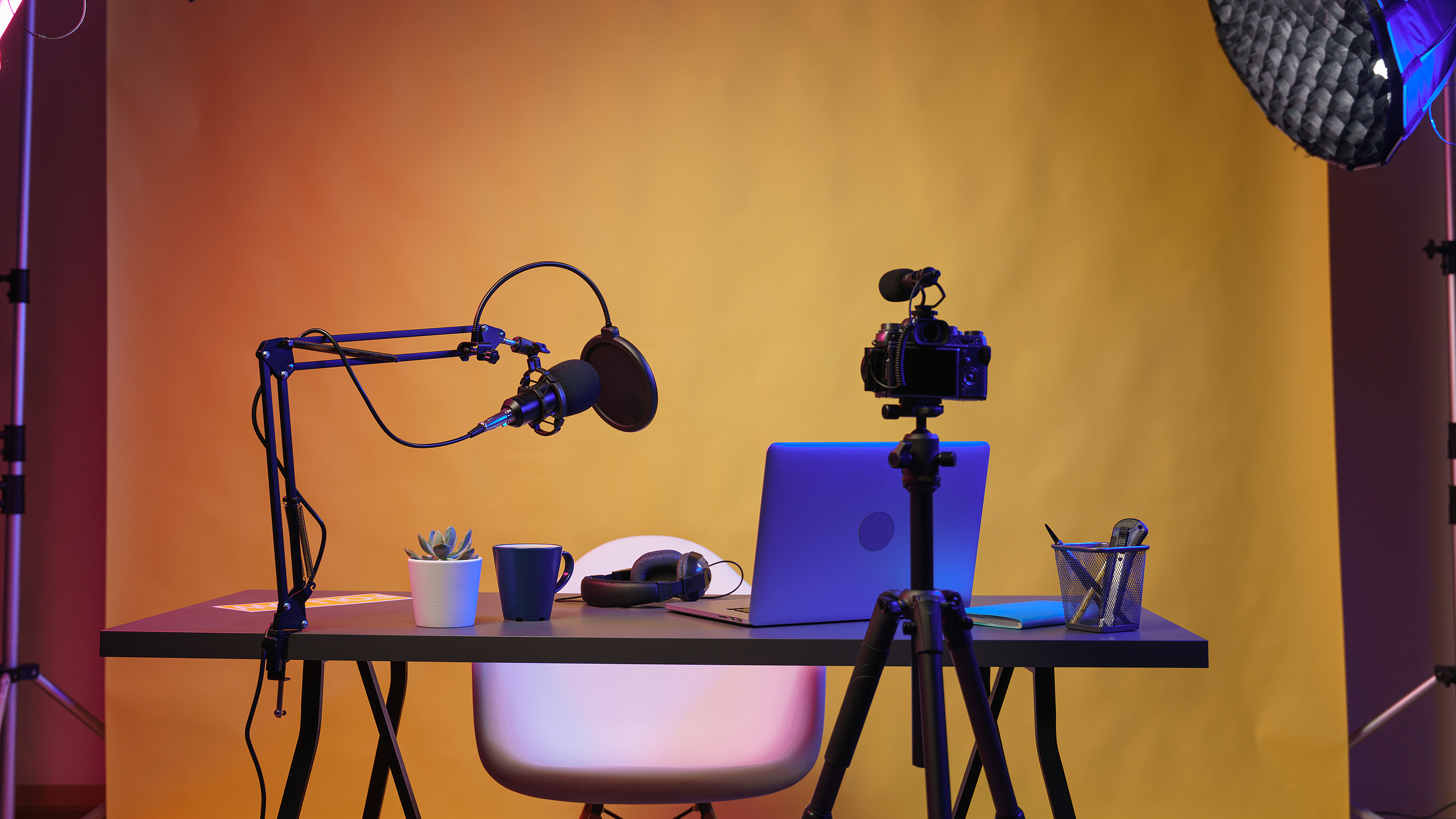 国家网信办拟出台MCN机构管理新规：禁止恶意蹭炒热点等12类行为