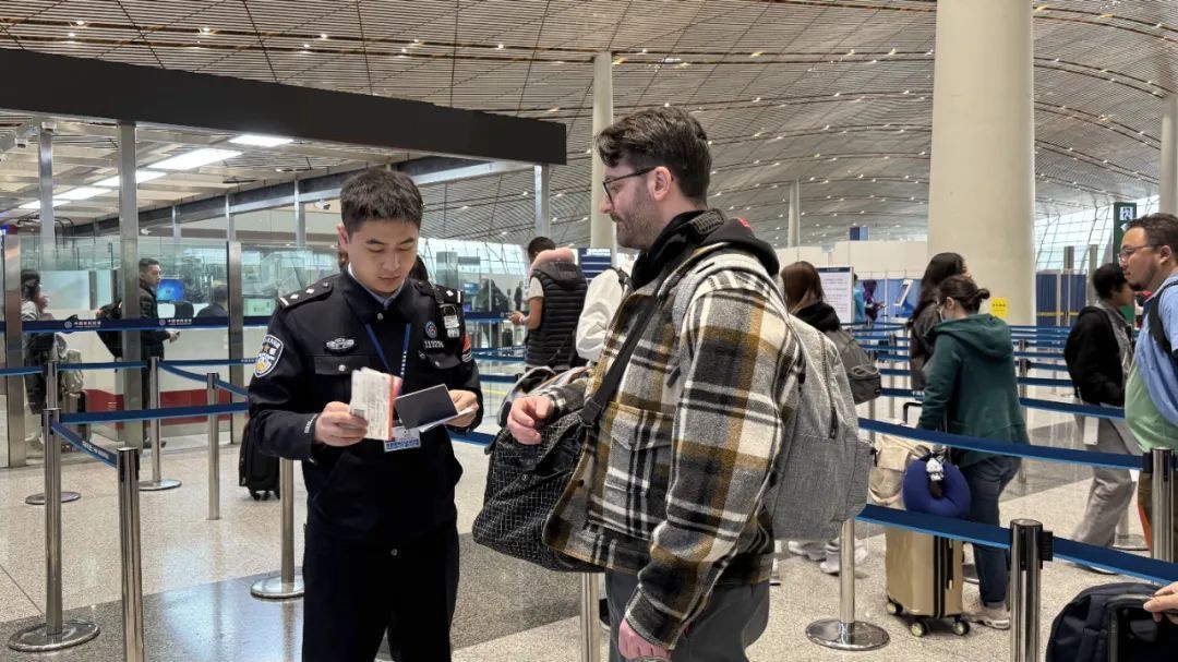北京边检：本年度出入境人次破400万！同比增长23%