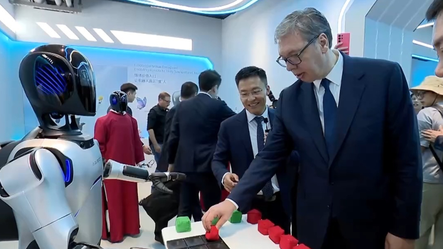 武契奇：点赞机器人技术 感谢中方助力塞方发展