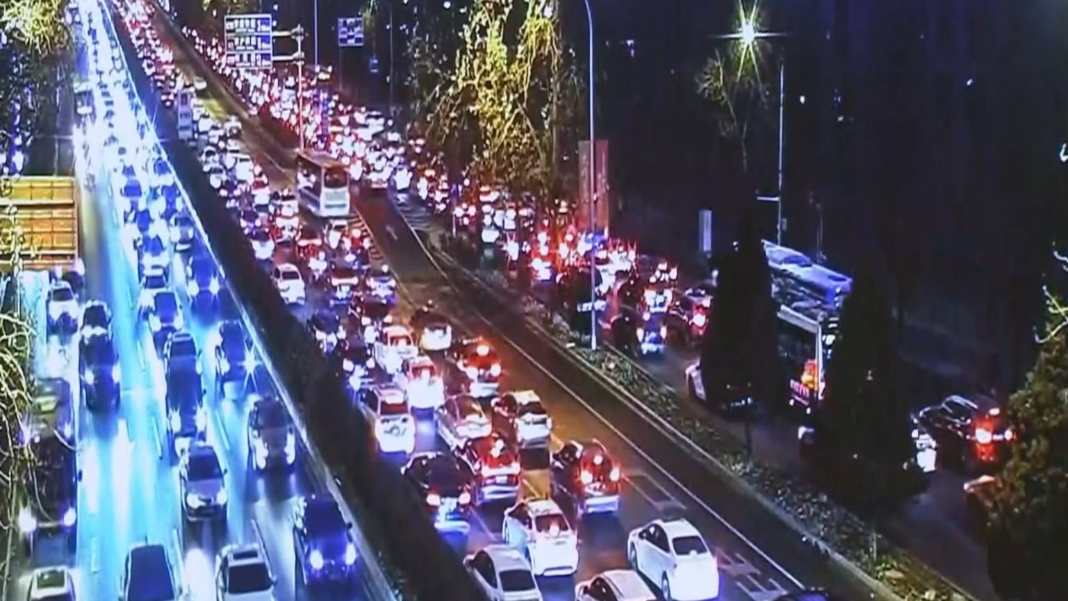 12月12日出行或受降雪影响 早晚高峰压力增大