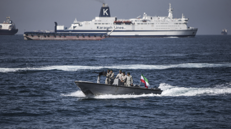 美伊宣布停火后 霍尔木兹海峡内大多数滞留船只还在“观望” 美伊宣布停火后 霍尔木兹海峡内大多数滞留船只还在“观望”