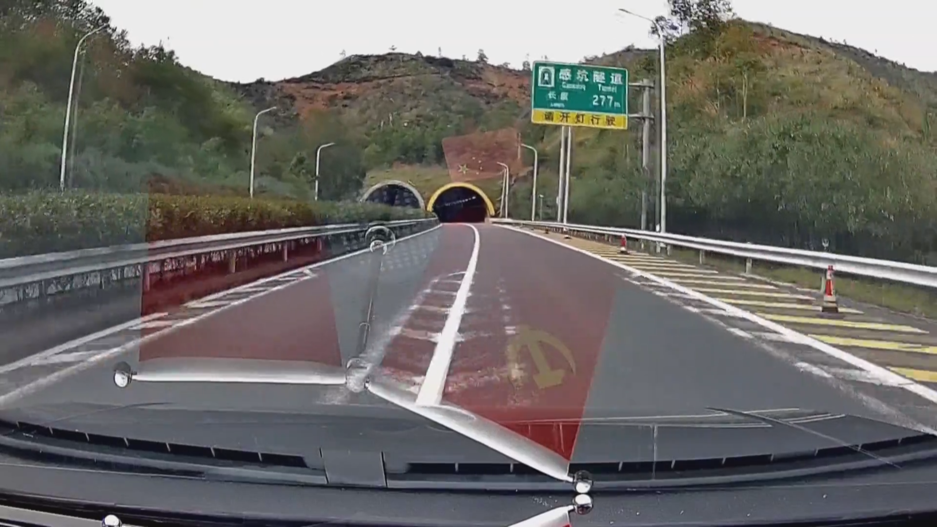 出事故了!疲劳驾驶想休息 错过服务区硬开 出事故了!疲劳驾驶想休息 错过服务区硬开