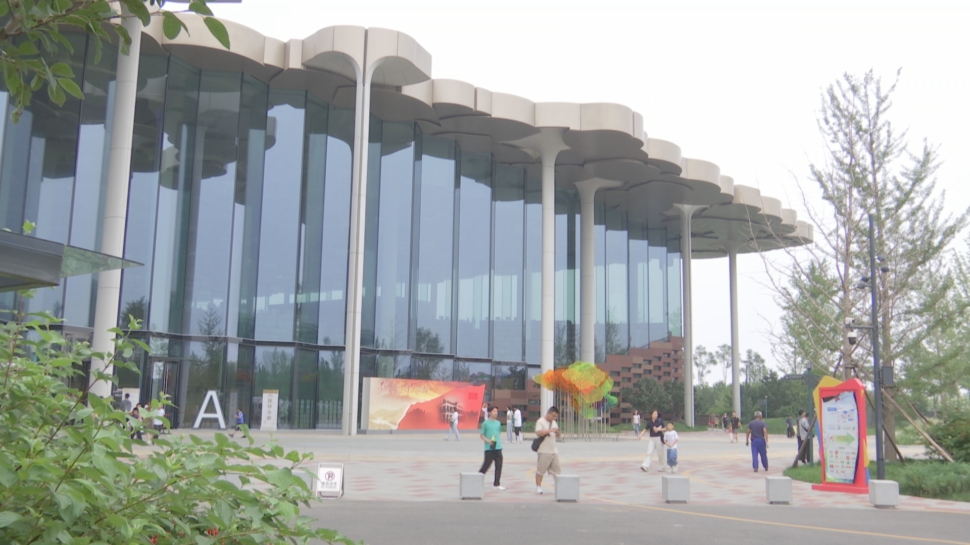 首都图书馆2025年暑期部分区域开放时间延长啦! 首都图书馆2025年暑期部分区域开放时间延长啦!