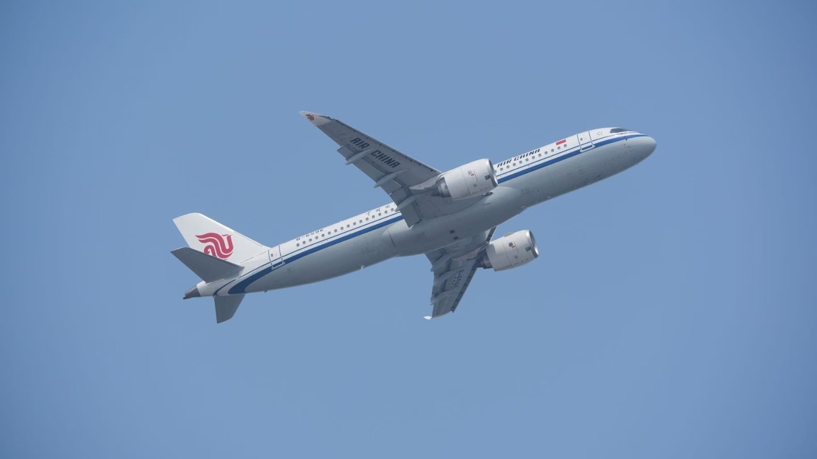 国航C919正式投入北京-厦门、北京-哈尔滨两条航线运营 国航C919正式投入北京-厦门、北京-哈尔滨两条航线运营