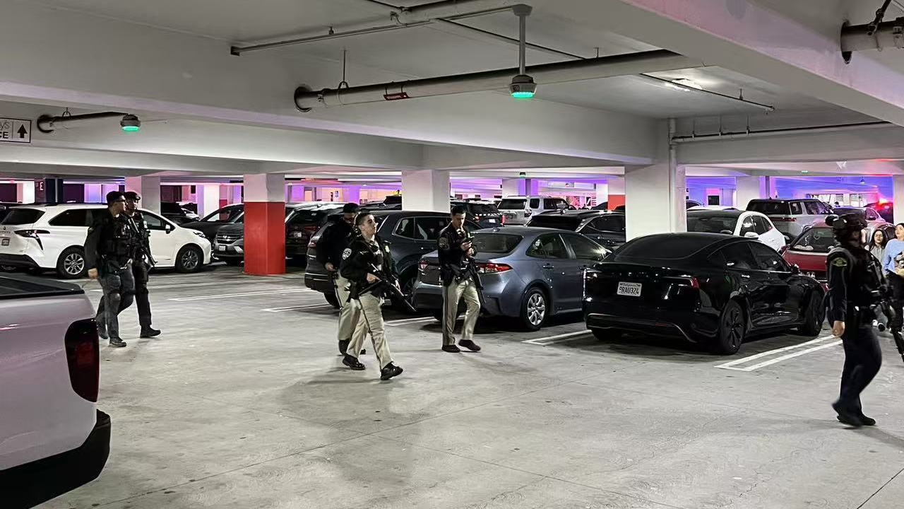 美国加州一购物中心发生枪击事件 至少两人受伤