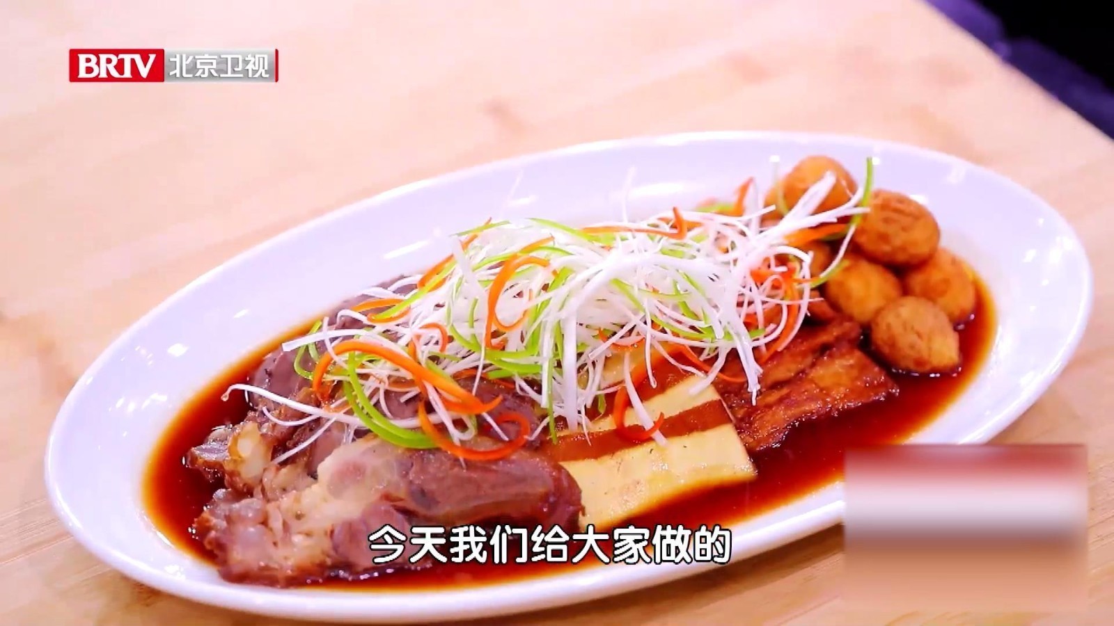 大厨教您用卤什么都好吃的秘制卤味包，做一道美味的香卤四宝！