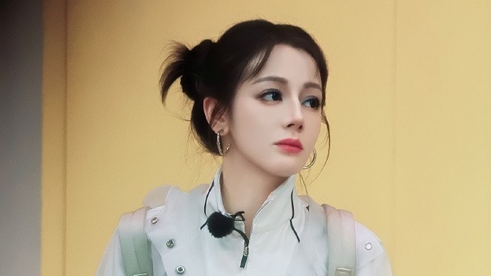 迪丽热巴在采访中表示，自己是一个会跟自己较劲的人