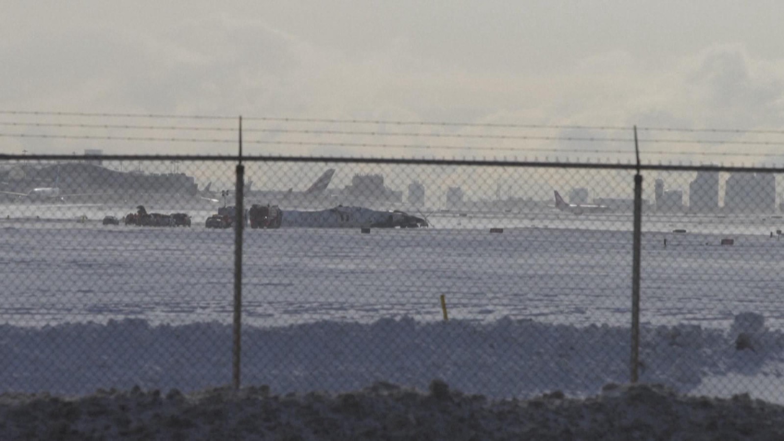 加拿大调查多伦多机场客机事故 美航空局等多方参与 加拿大调查多伦多机场客机事故 美航空局等多方参与