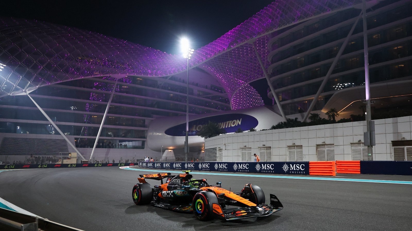 诺里斯首夺F1车手总冠军 诺里斯首夺F1车手总冠军