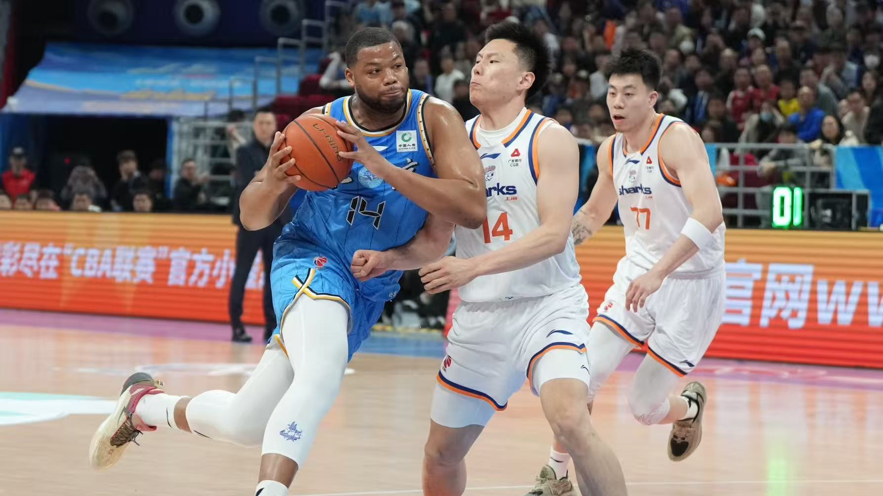 北汽男篮主场5分告负 上海队豪取19连胜