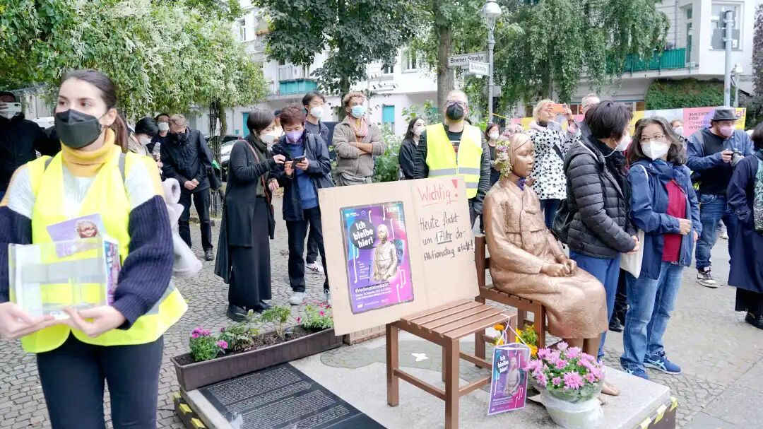 高市早苗敢露“新型军国主义”獠牙,却为何惧怕柏林街头静默的“和平少女” 高市早苗敢露“新型军国主义”獠牙,却为何惧怕柏林街头静默的“和平少女”