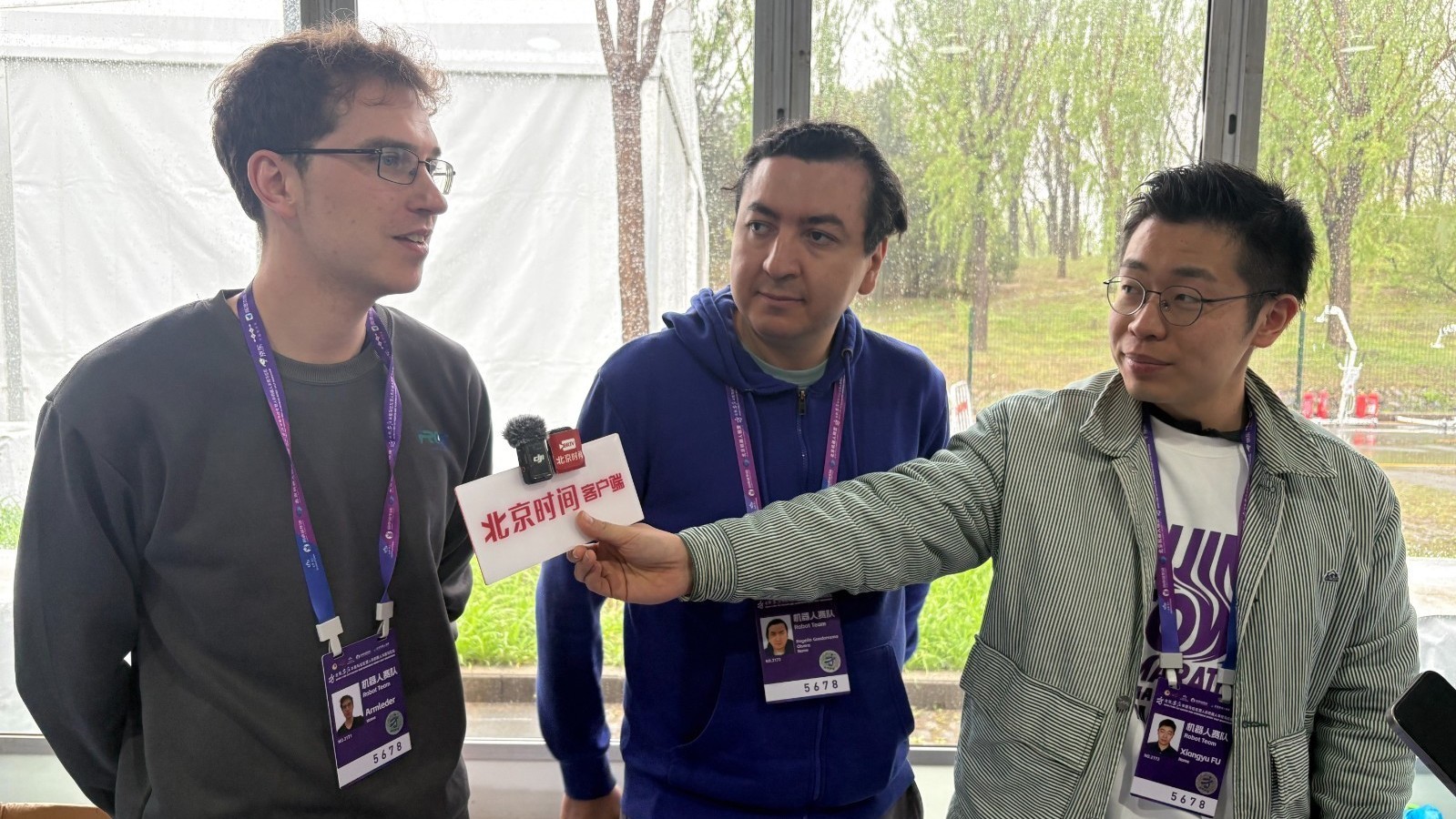 慕名而来,享受比赛——亦庄人形机器人“半马”的国际赛队 慕名而来,享受比赛——亦庄人形机器人“半马”的国际赛队